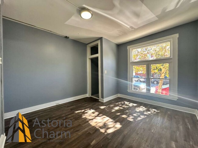 Building Photo - Move In Ready 2 Bedroom Home with Fresh Up...