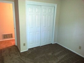 Building Photo - 910 Dolphin Ct