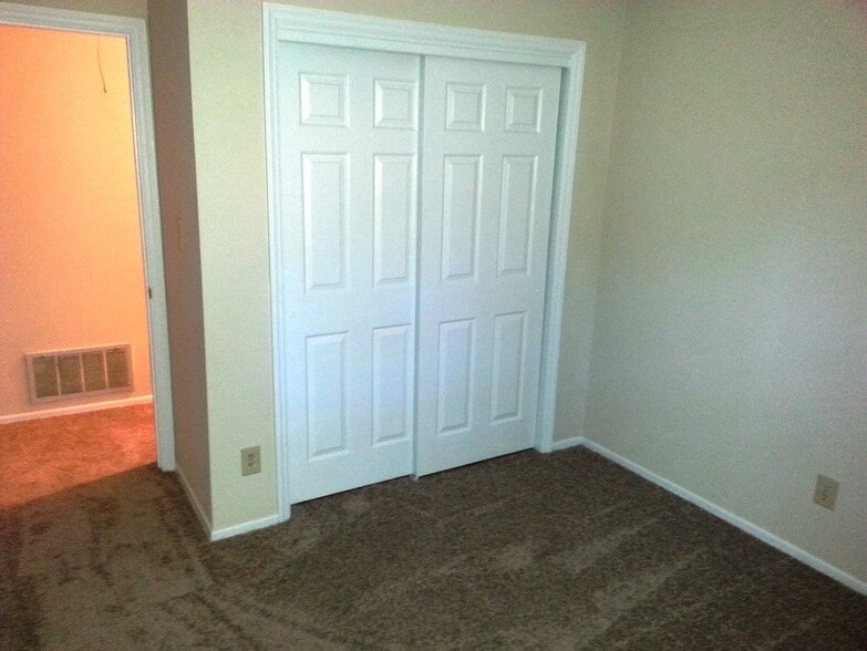 3rd bedroom - 910 Dolphin Ct
