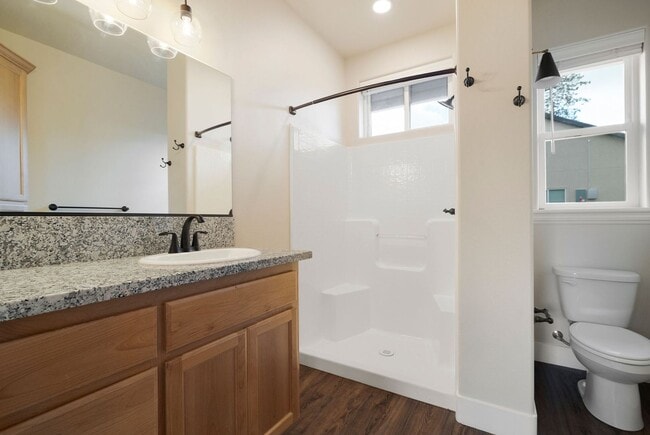 Building Photo - Charming 2-Bedroom, 2-Bath Home with Garage and Office/Den in Paradise, CA!