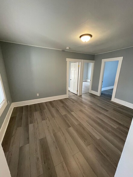 Bedroom 1 - 105 Clarendon St