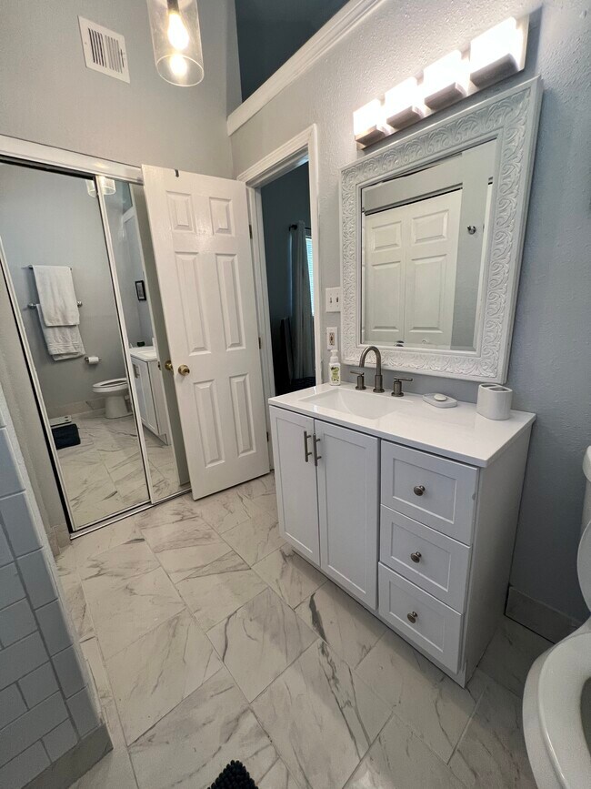 Master bathroom - 2025 Hempstead Dr