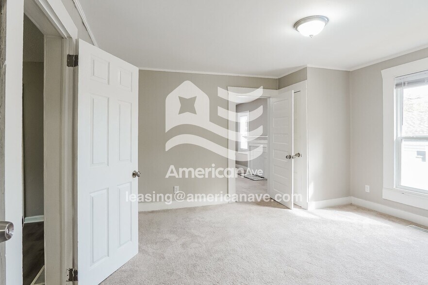 Building Photo - 4712 Terrace M