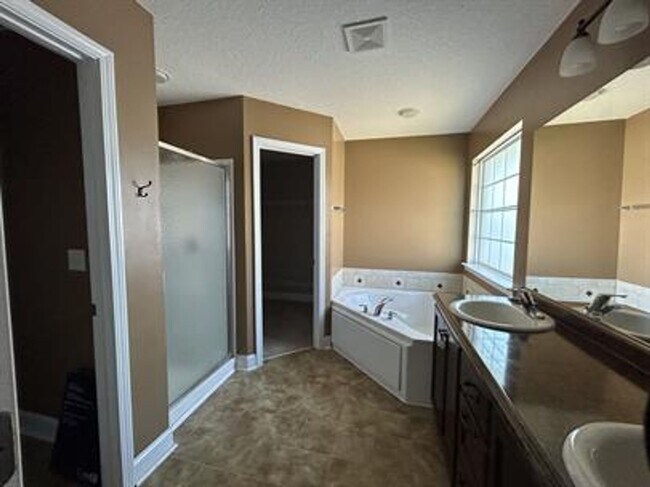 Building Photo - FALL MOVE-IN SPECIAL: $500 OFF 1st MONTH'S...