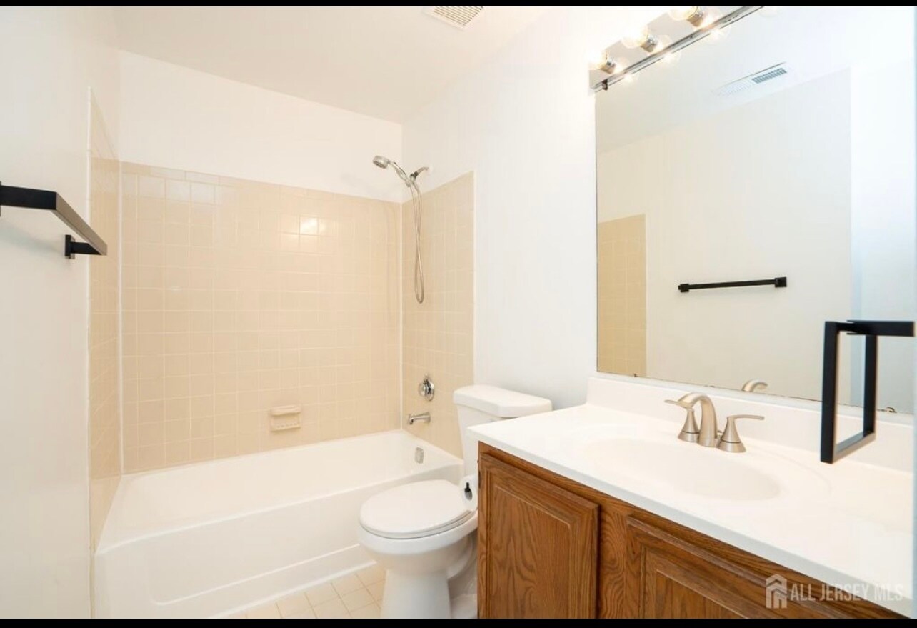 Building Photo - 403 Ravens Crest Dr