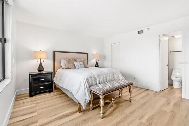 Building Photo - 5950 Pelican Bay Plaza S