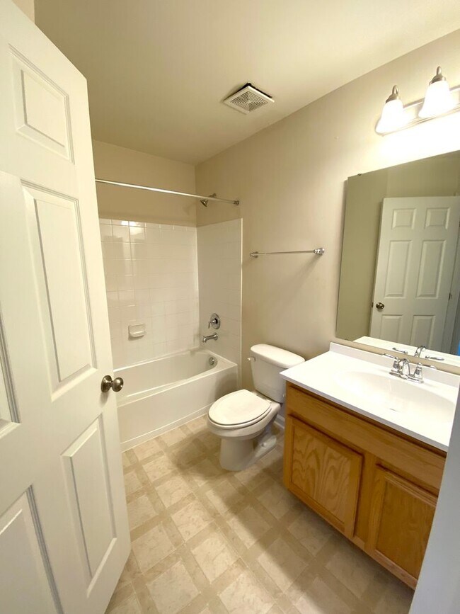 Building Photo - JUST REDUCED!!!!  3 Bedroom Townhome in Waynesboro!