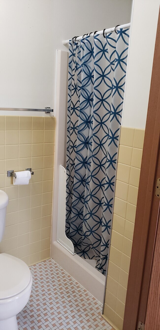 Building Photo - 385 Dille St