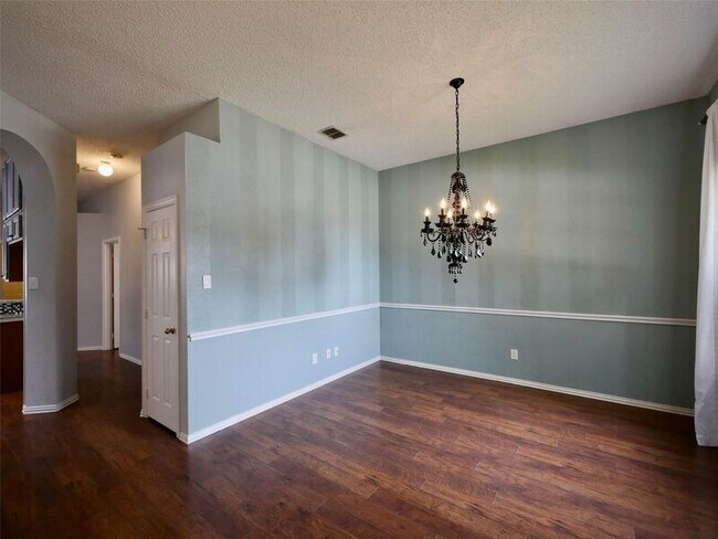 Building Photo - 4502 Highlands Dr