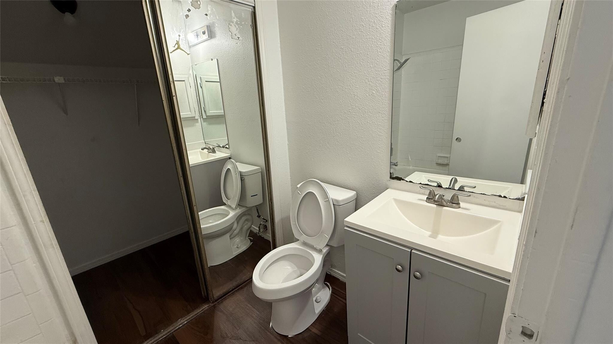 Building Photo - 9839 Walnut St