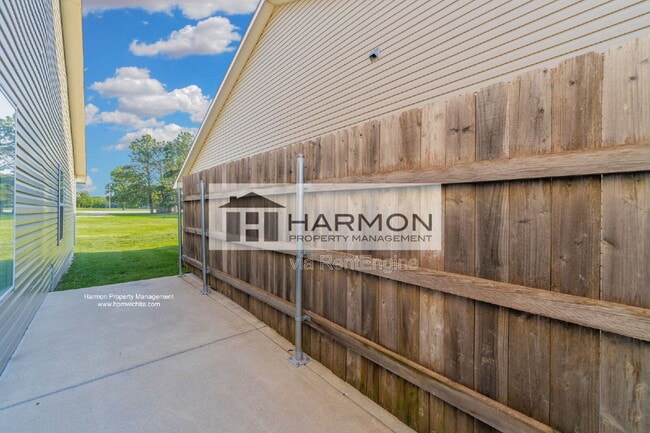 Building Photo - 5326 N Hillside St