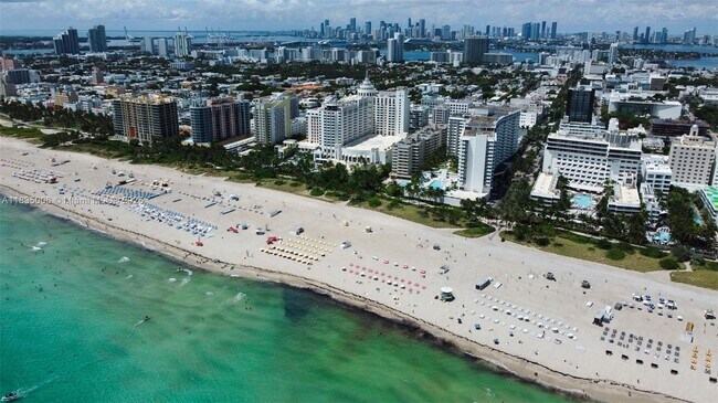 Building Photo - 1621 Collins Ave