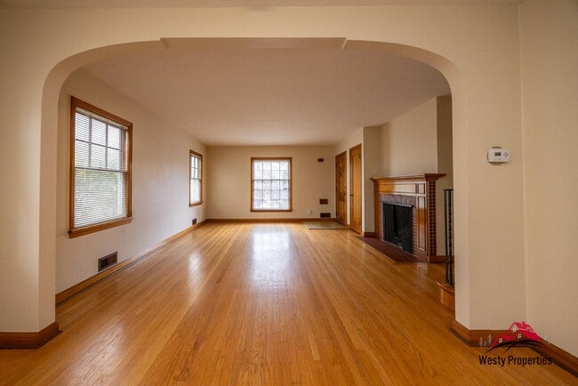 Primary Photo - 2128 NE Weidler St