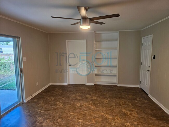 Building Photo - 6601 Blue Bird Dr