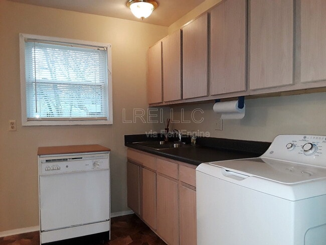 Building Photo - 8602 Gary Wy