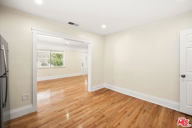 Building Photo - 6190 Mesa Ave