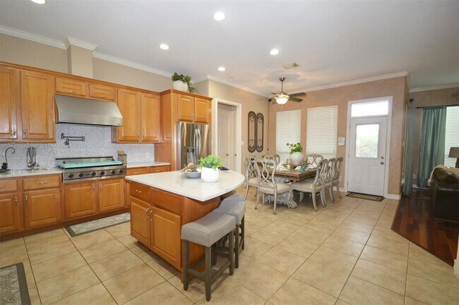 Building Photo - 7902 Silent Forest Dr