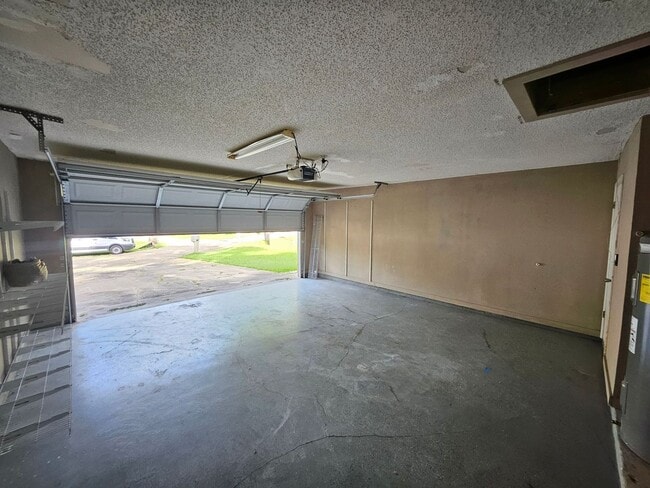 Building Photo - 115 Burnley Dr