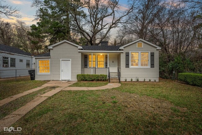 Building Photo - 154 E Wyandotte St