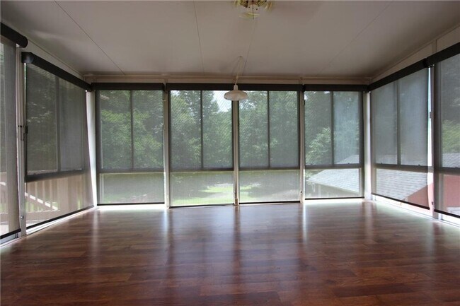 Building Photo - 2944 Piedmont Dr