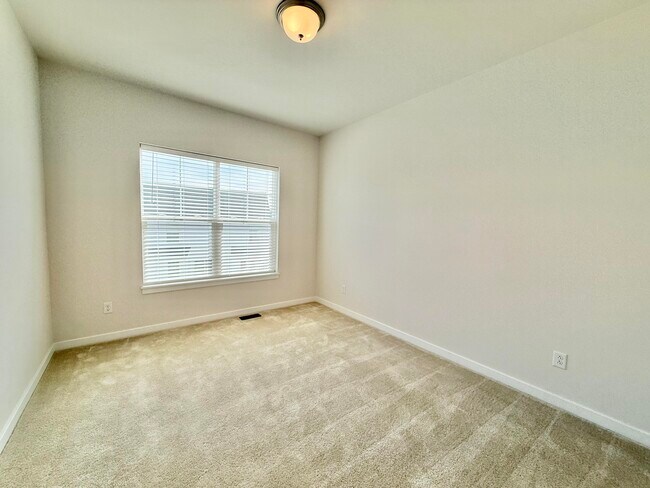 Building Photo - 6394 S Trailwoods Dr