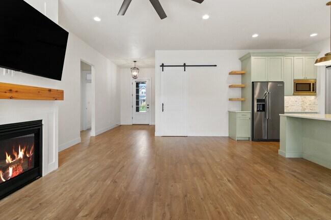 Building Photo - 207 W Wrangler St