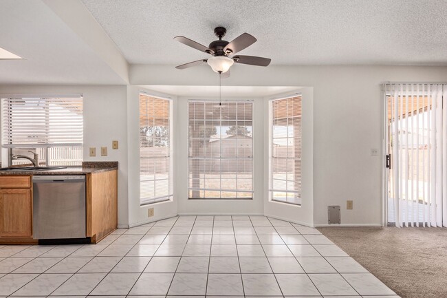 Building Photo - Comfortable 3-Bed, 2-Bath Home in Glendale...