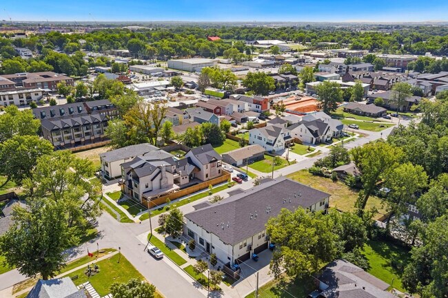 Building Photo - 402 SW 5th St