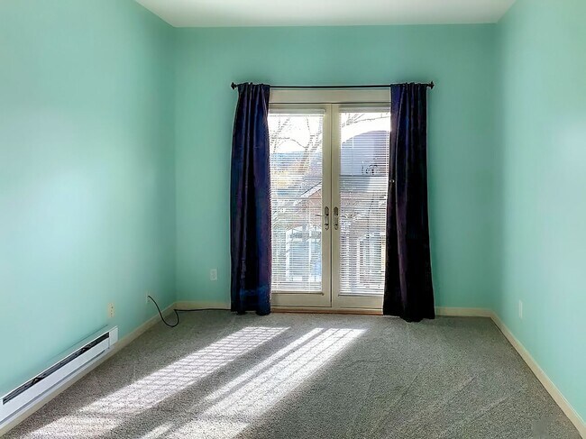 Building Photo - Penthouse condo in the ideal location in t...