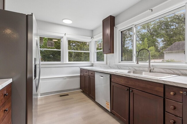 Building Photo - Single-Level 3 Bedroom Rental Near Downtown Hampton