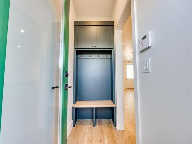 Building Photo - 1078 Hangar Dr