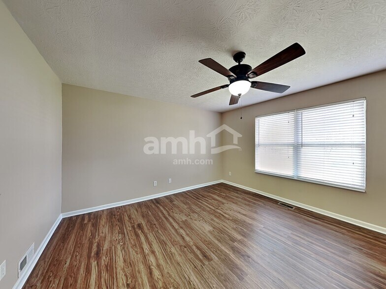 Building Photo - 300 Water Ridge Ct