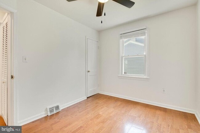 Building Photo - 5010 Sheridan St