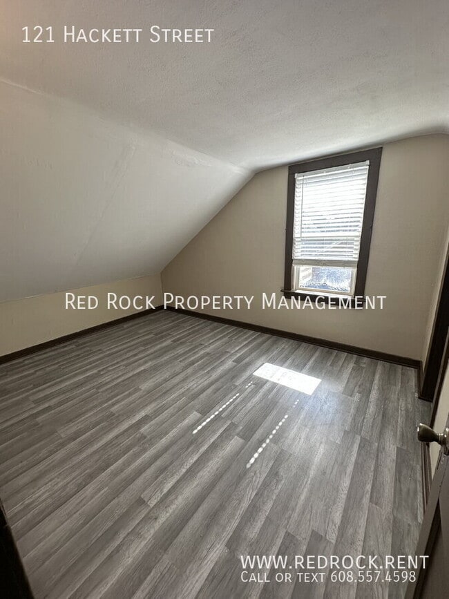 Building Photo - 121 Hackett St