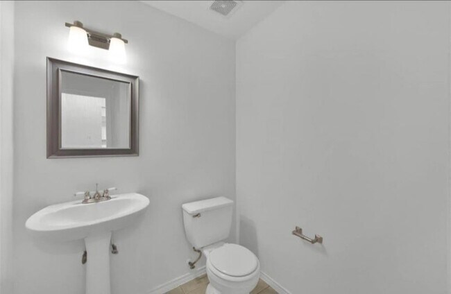 Building Photo - 22056 Knights Cove Dr