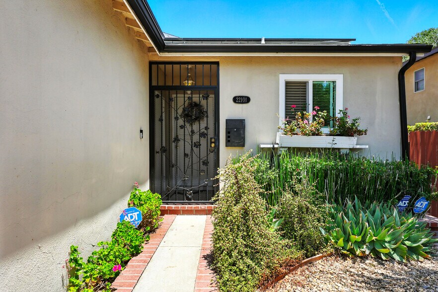 Building Photo - 22101 Buenaventura St