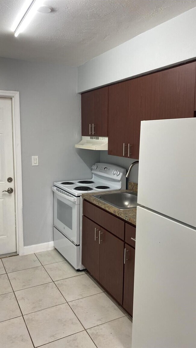 Building Photo - 6224 Miramar Pkwy