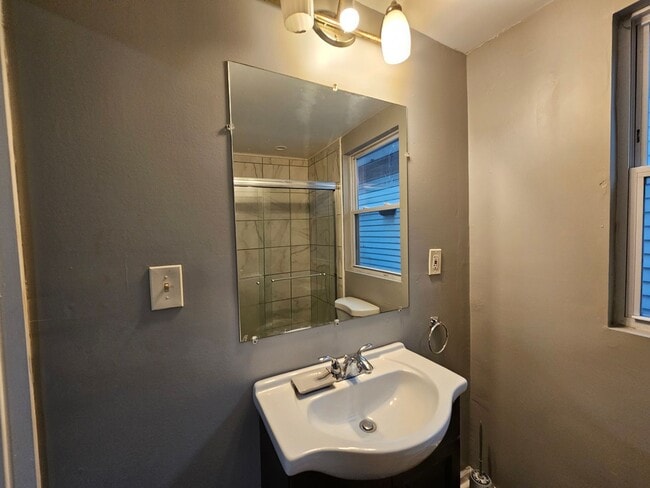 Building Photo - Newly updated 1 bedroom 1 bath apartment for rent!