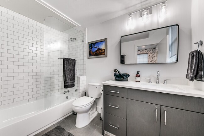 Building Photo - 418 Melba St