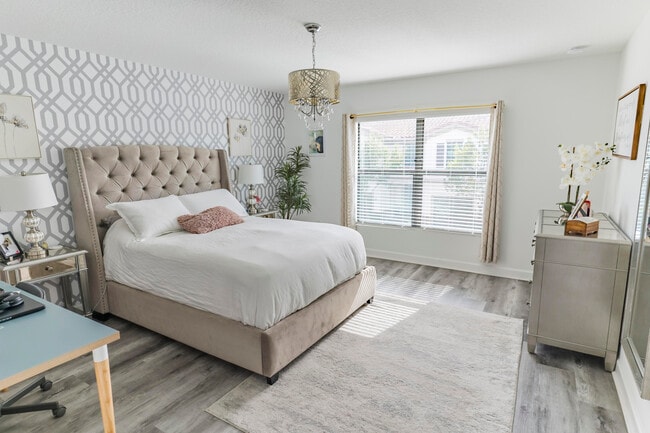 Building Photo - 2025 Sugar Maple Dr