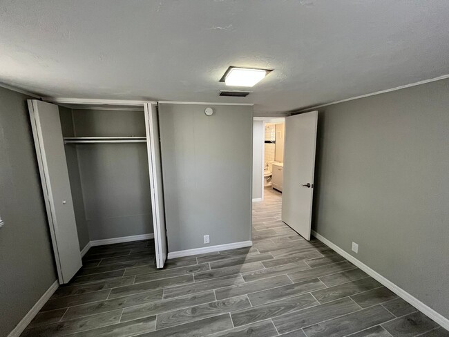 Building Photo - 817 Rosalia Dr
