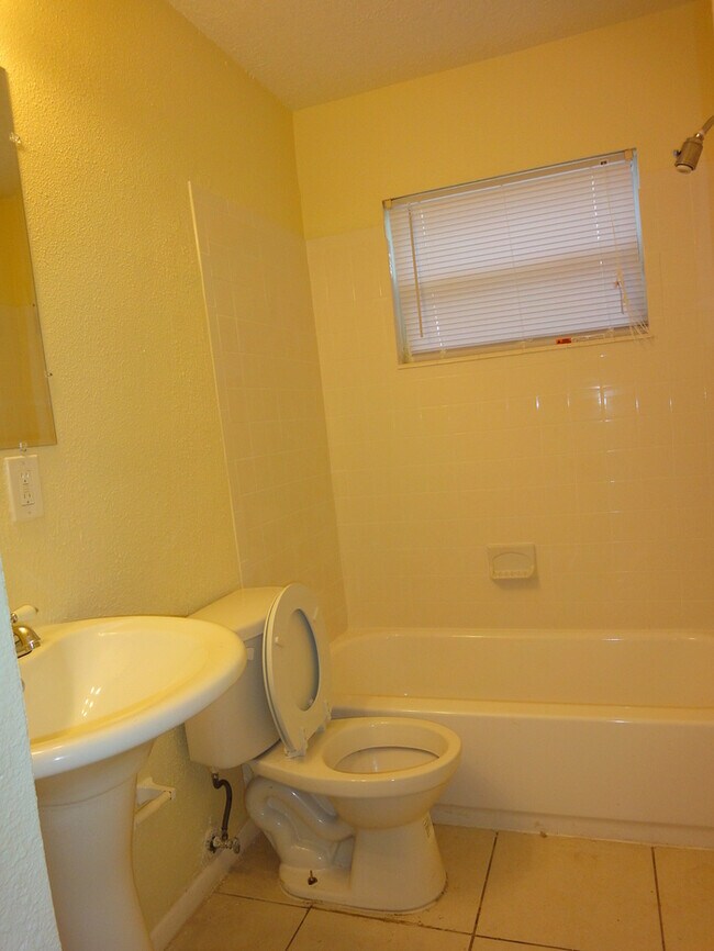 Building Photo - 2/1, 10117 N ASTER AVE UNIT A CLEAN BIG Ba...