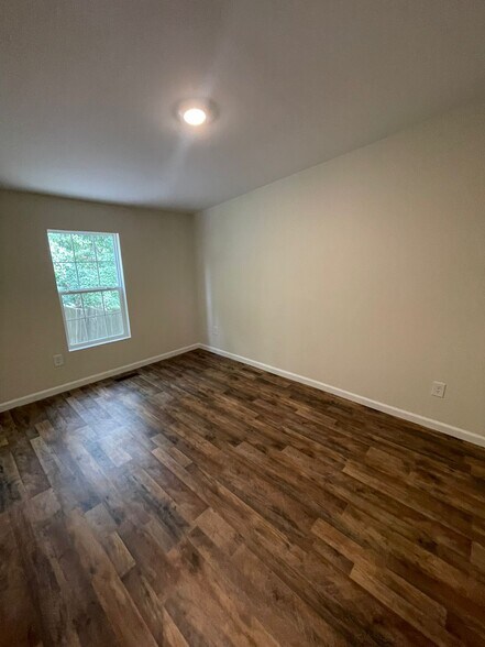 Building Photo - 1745 Bridgewater Dr