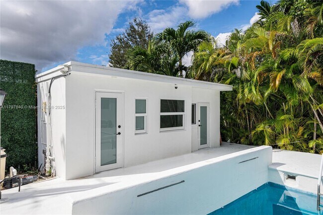 Building Photo - 730 SW 26th Rd