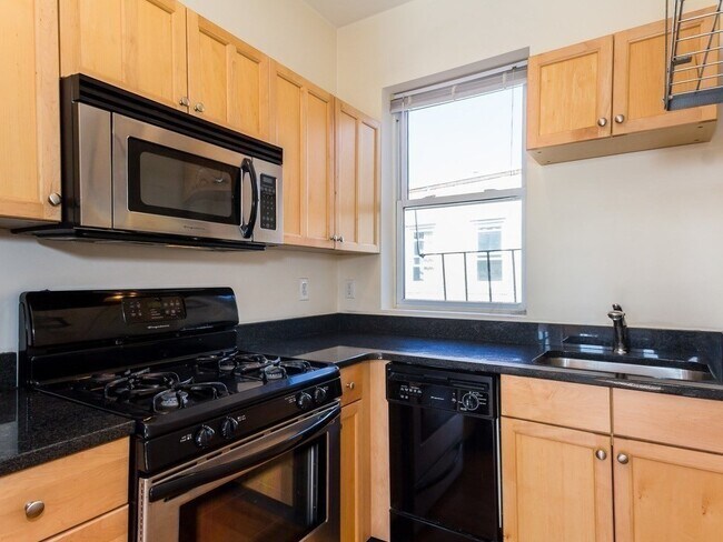 Building Photo - 85 Park Dr