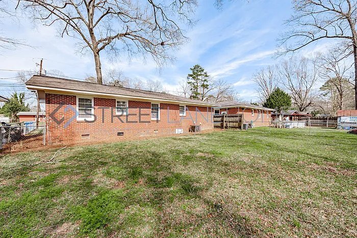 Building Photo - 2716 Walker St