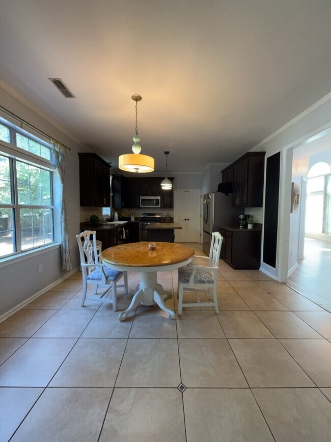 Building Photo - 1009 Ariel Ct