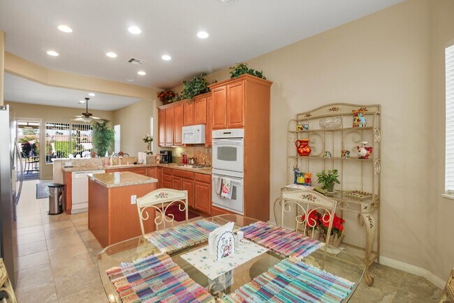 Building Photo - 40433 Corte San Carlos