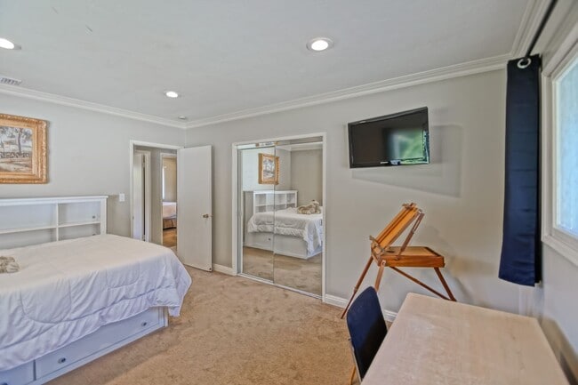 Building Photo - FULLY FURNISHED, CHARMING & AIRY, 4BR2BA MONTEMALAGA HILLTOP HOME W/ “QUEENS NECKLACE” VIEWS, 2-C...