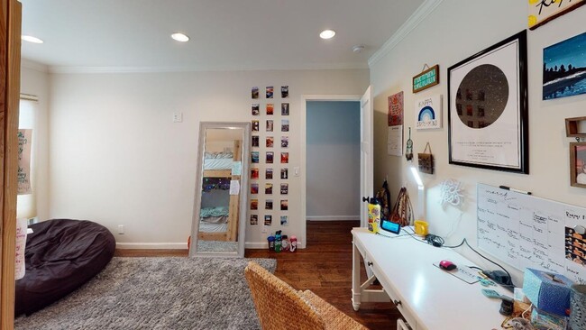 Building Photo - DEPOSIT PENDING Stunning 3 Bedroom, 2 Bath...